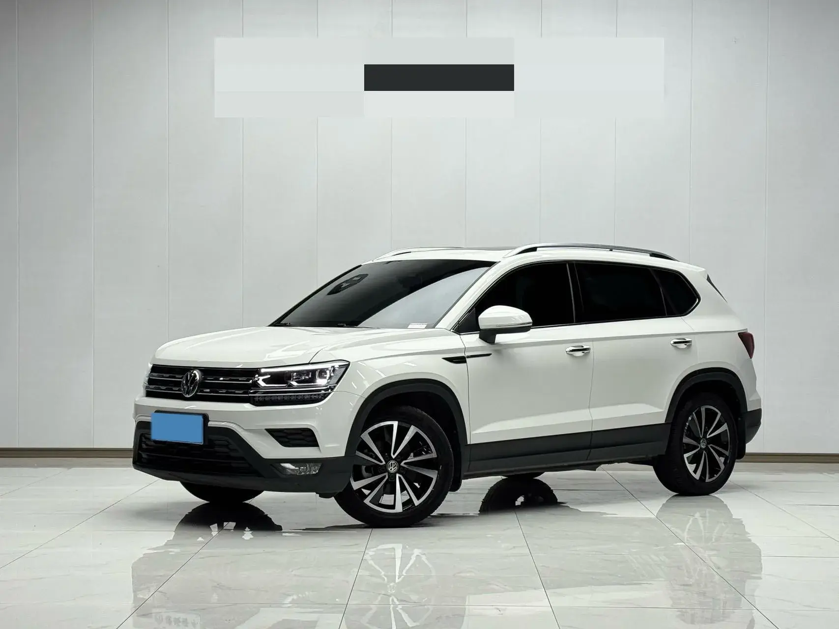 2021 VOLKSWAGEN THARU view 1