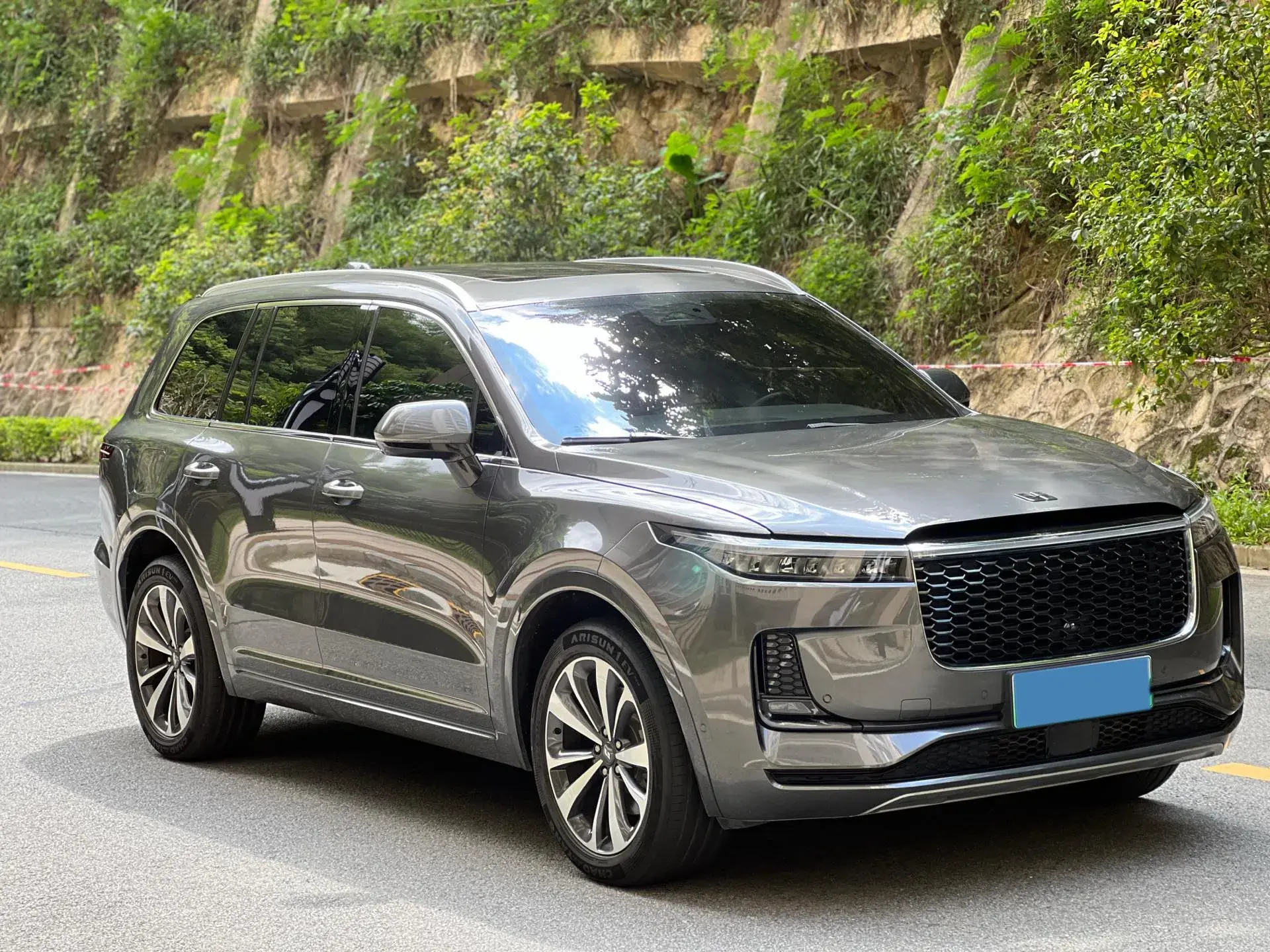 2021 LI ONE thumbnail 3