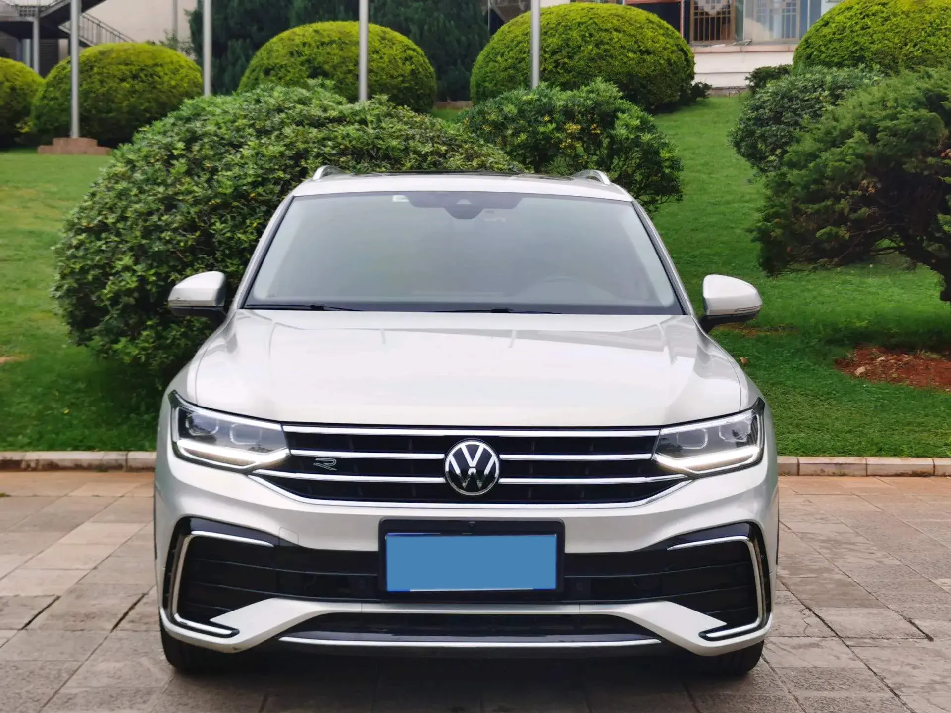 2023 VOLKSWAGEN TIGUAN thumbnail 2
