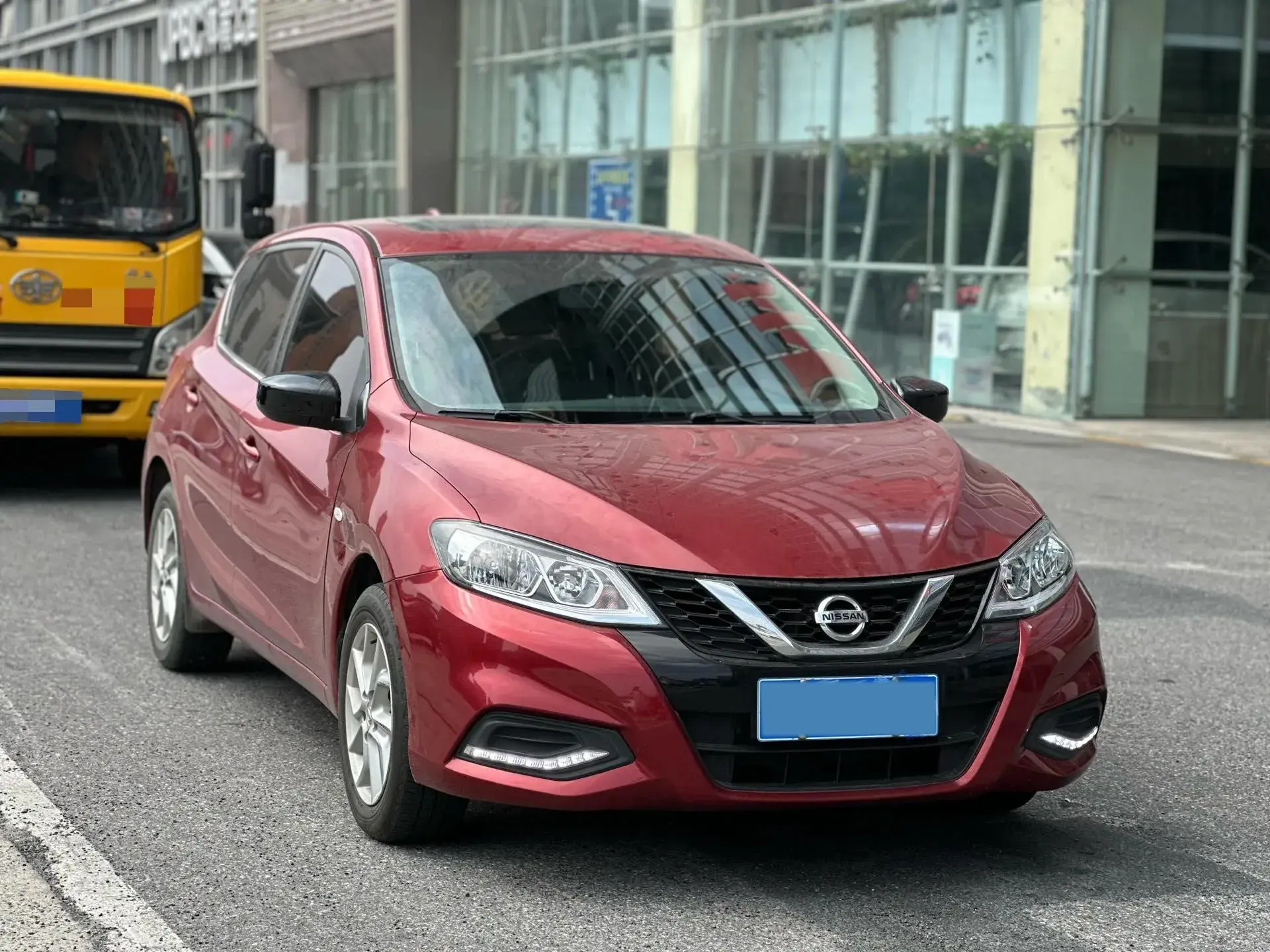 2021 NISSAN TIIDA thumbnail 3