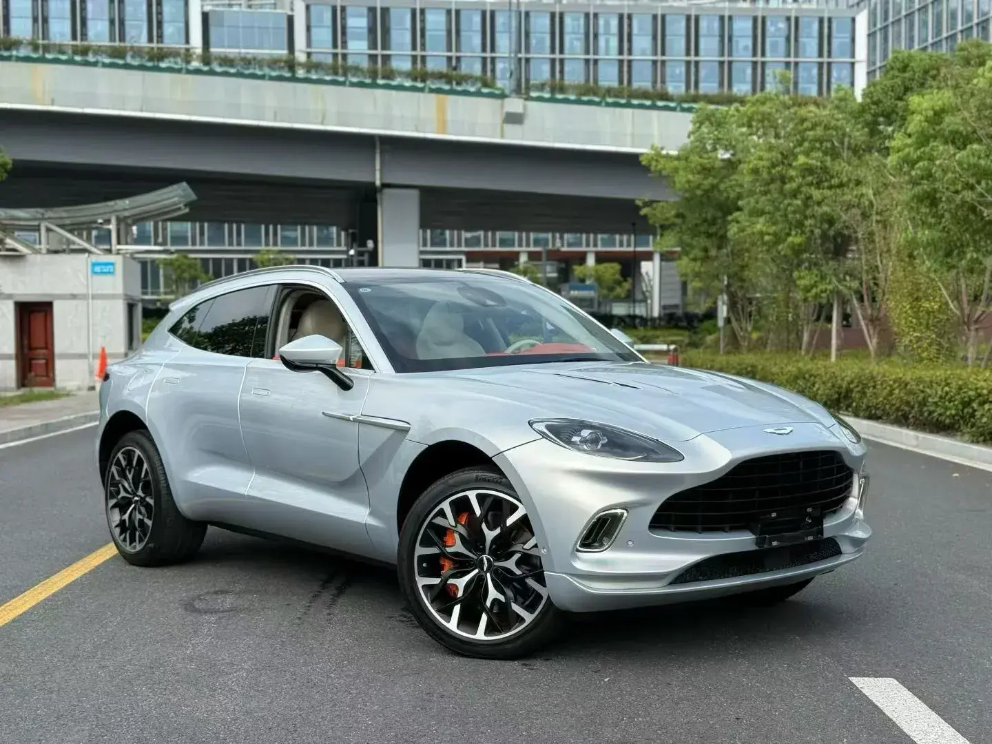 2021 ASTON MARTIN thumbnail 3
