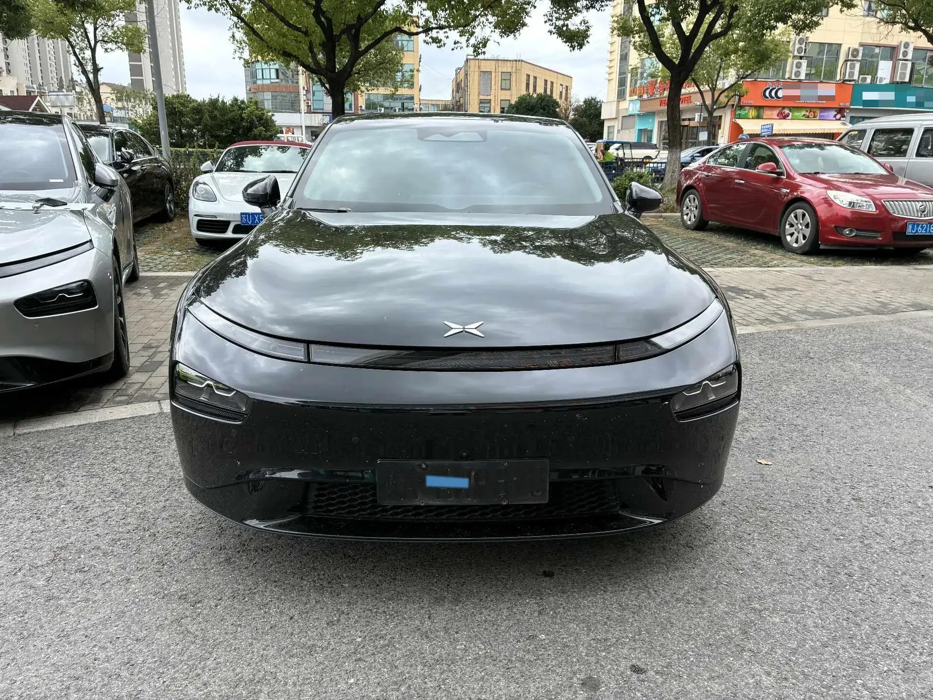 2022 XPENG P7 thumbnail 2