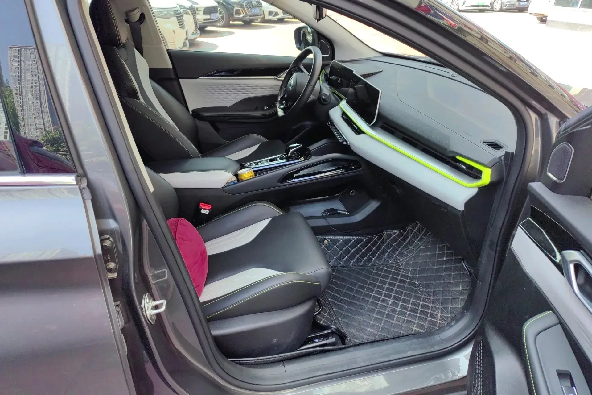 2022 GEELY COOLRAY thumbnail 2