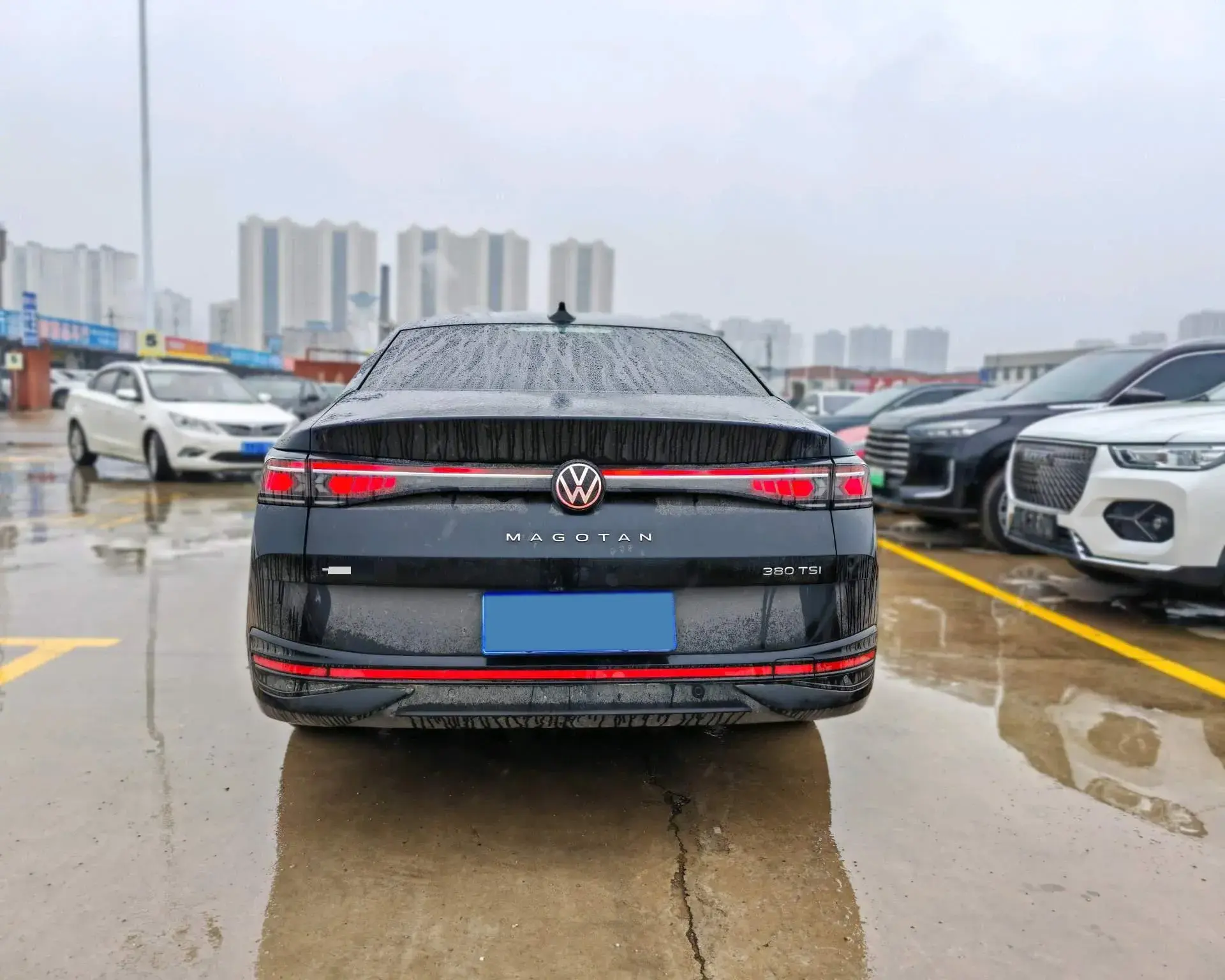 2024 VOLKSWAGEN MAGOTAN thumbnail 3