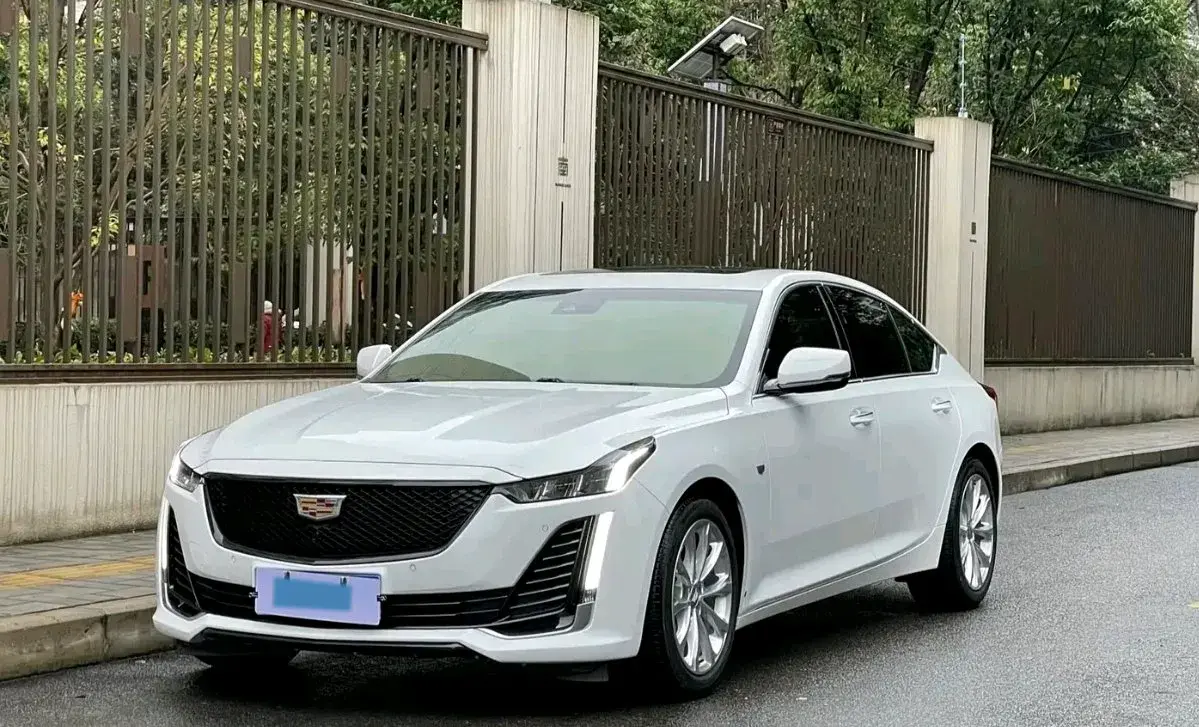2023 CADILLAC CT5 view 1