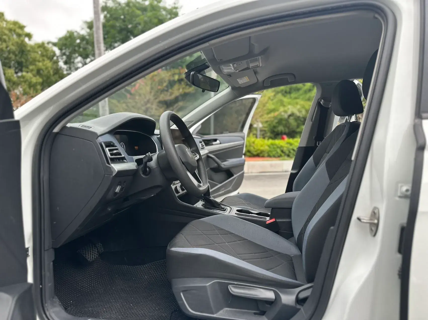 2023 VOLKSWAGEN LAVIDA thumbnail 4