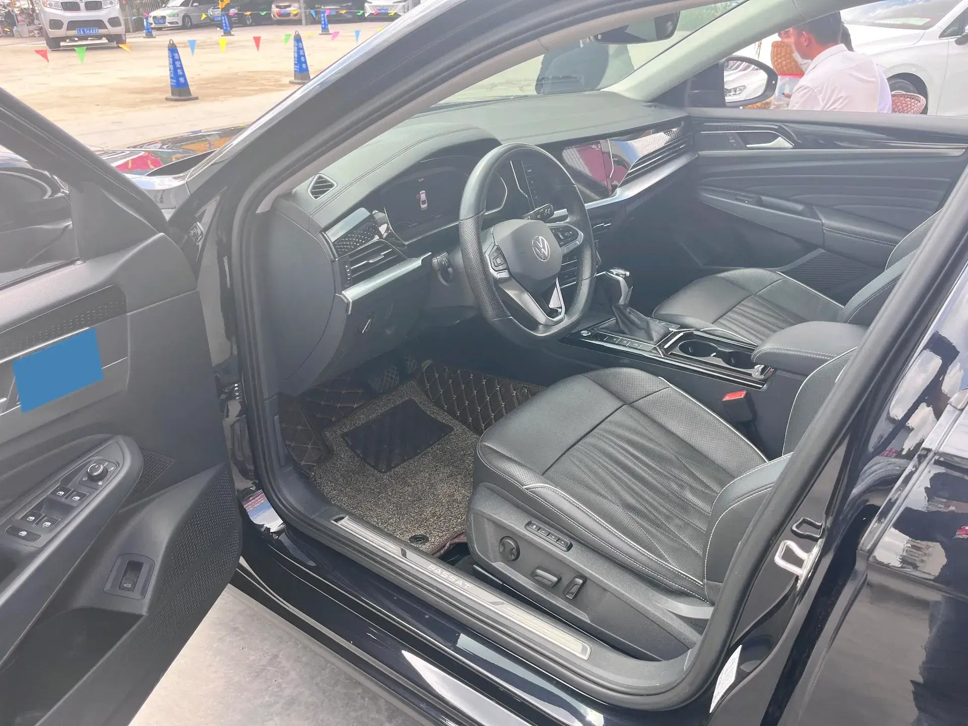 2022 VOLKSWAGEN PASSAT thumbnail 2