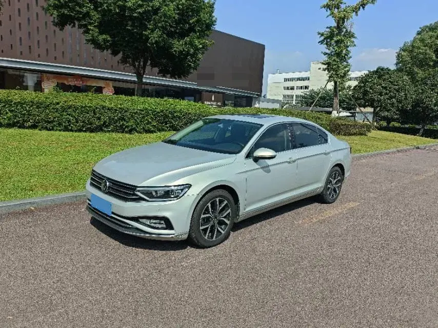 2020 VOLKSWAGEN MAGOTAN view 1