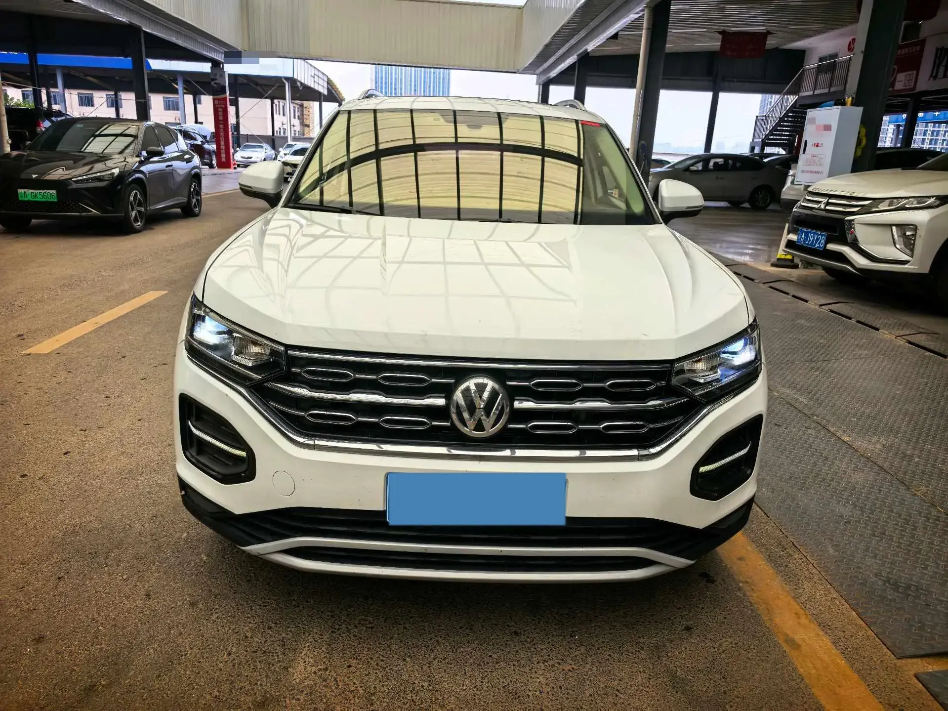 2020 VOLKSWAGEN TAYRON thumbnail 2