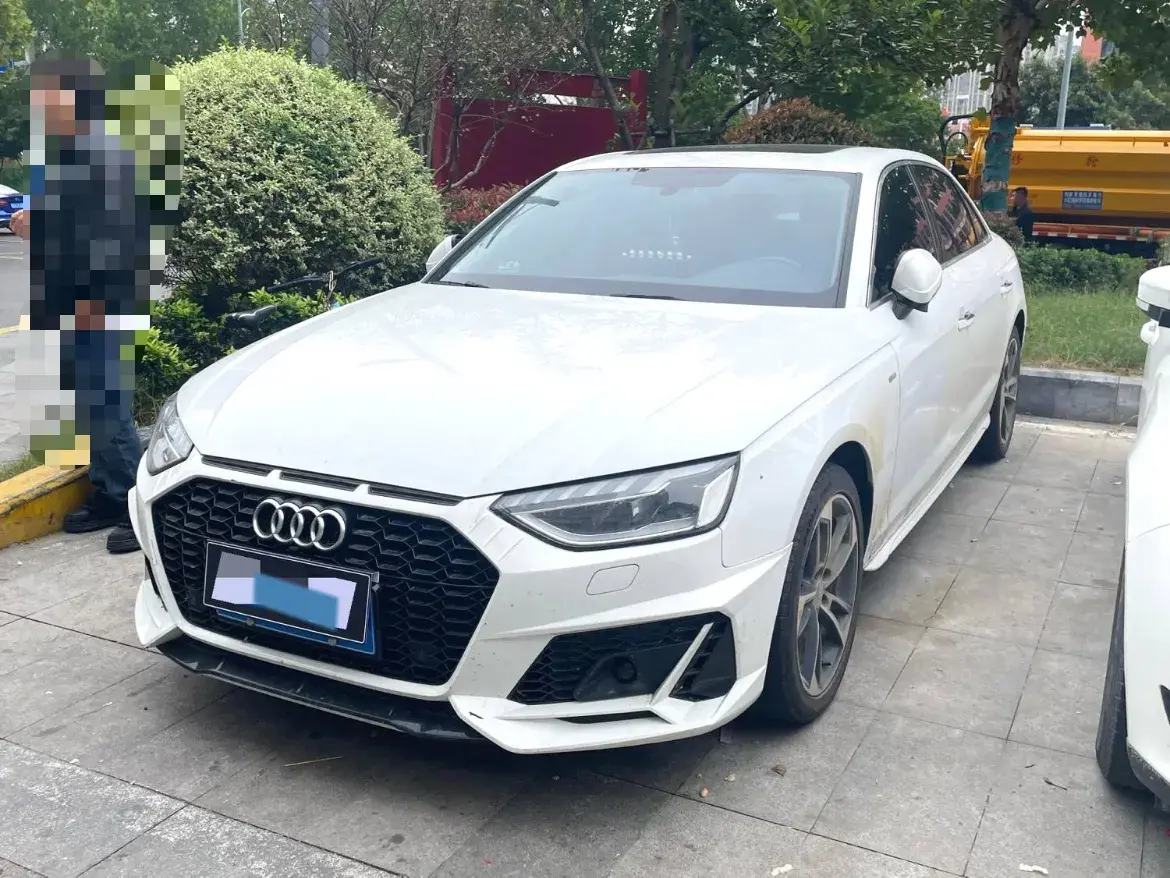 2023 AUDI A4L view 1