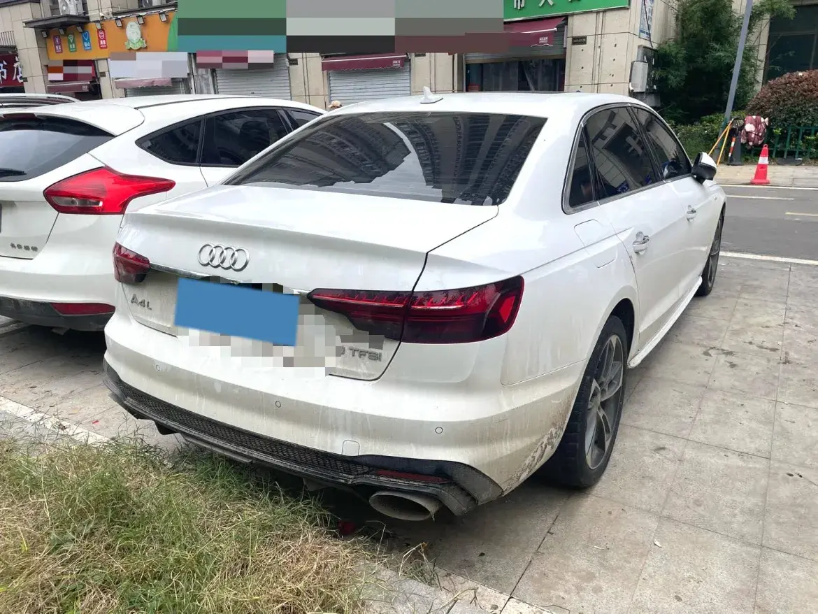 2023 AUDI A4L thumbnail 4