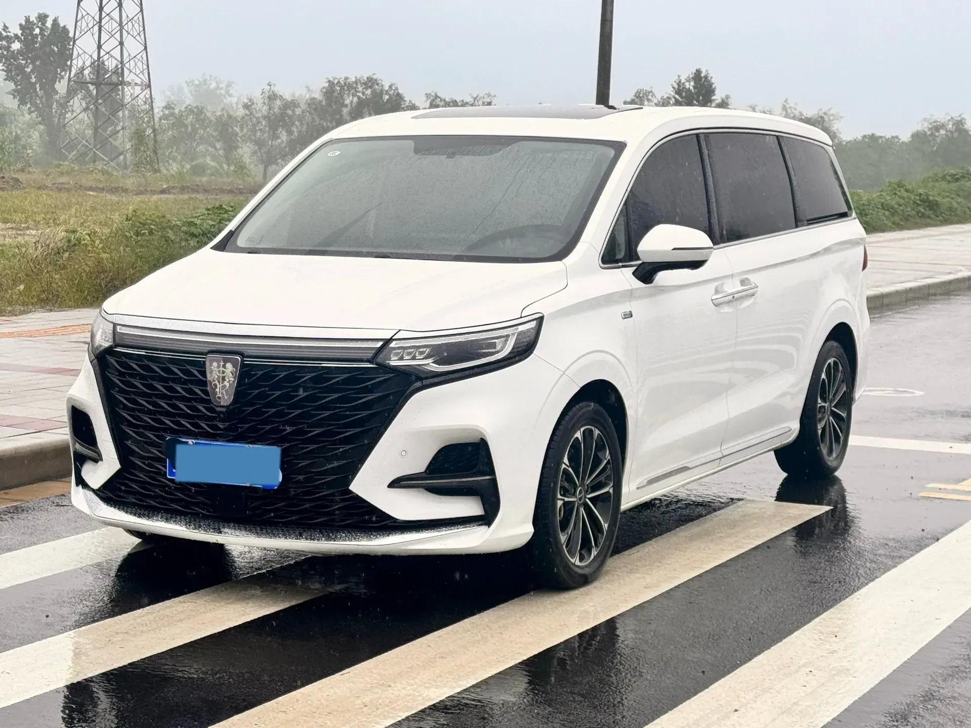 2021 ROEWE IMAX8 view 1