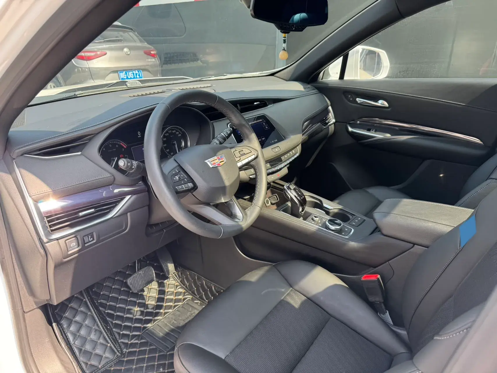 2021 CADILLAC XT4 thumbnail 3