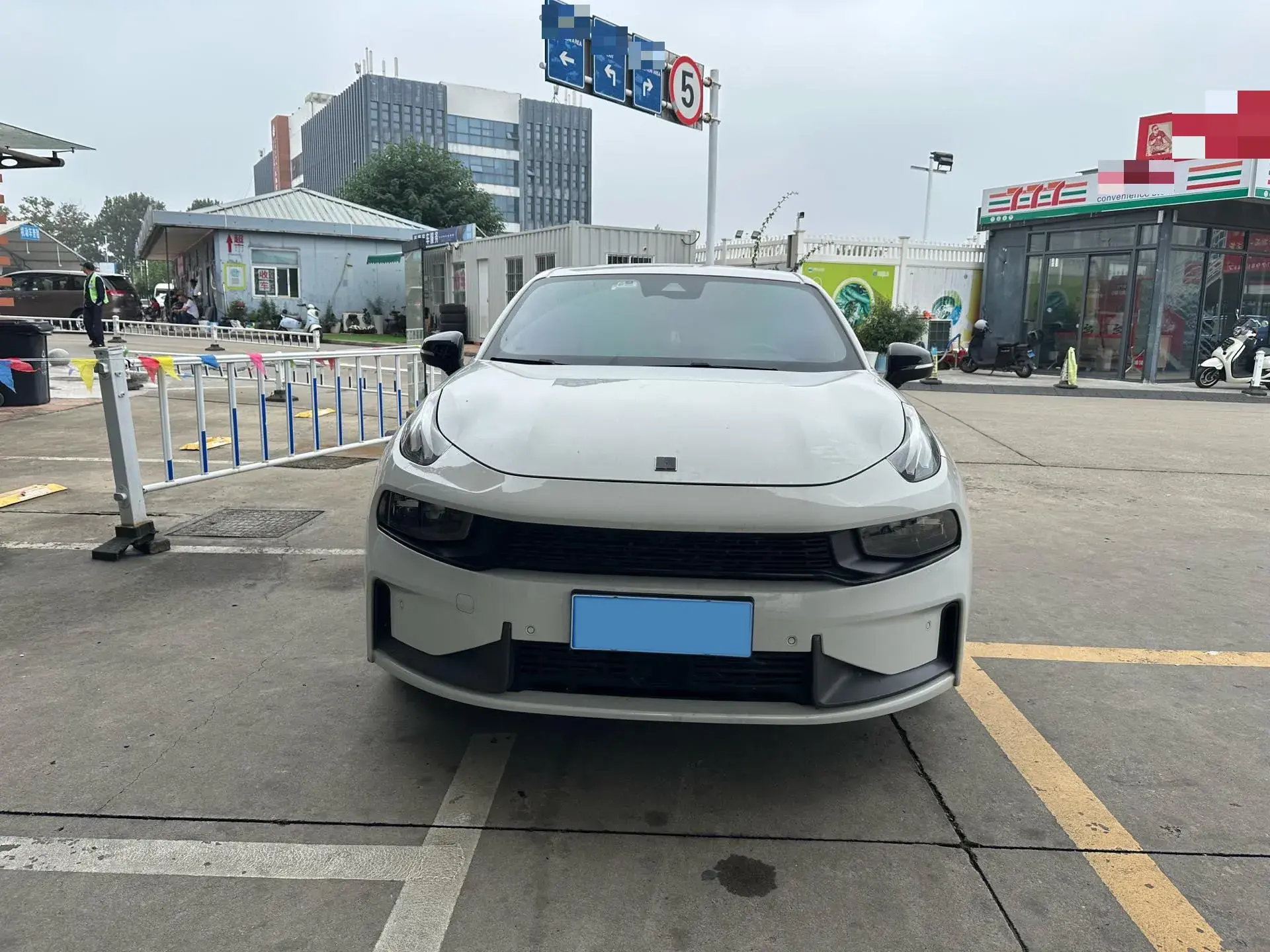 2019 LYNK&CO 03 thumbnail 2