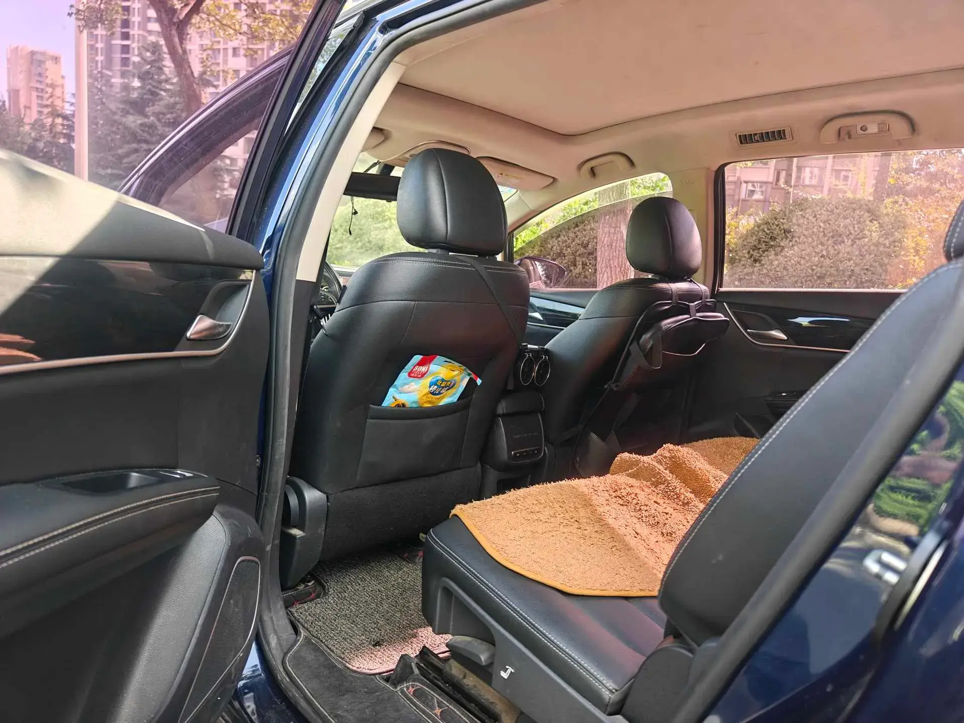 2017 BYD SONG thumbnail 4