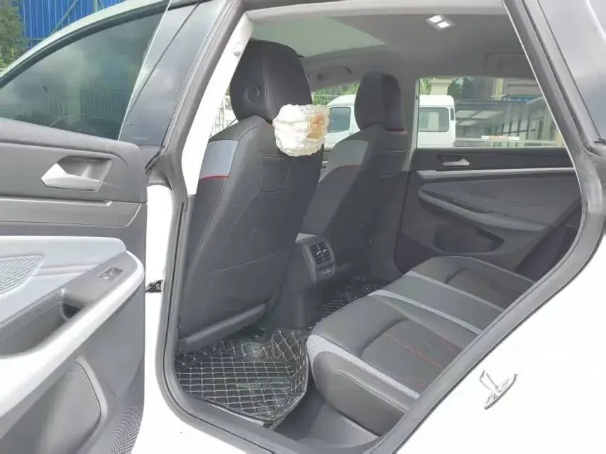 2023 VOLKSWAGEN LAMANDO thumbnail 3