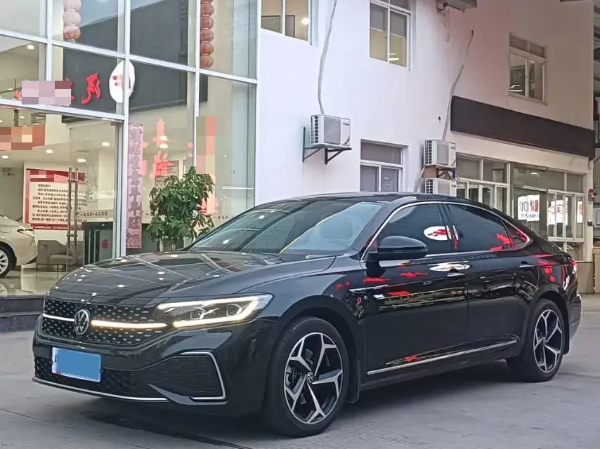 2022 Volkswagen Passat 2.0T 186HP L4 7DCT