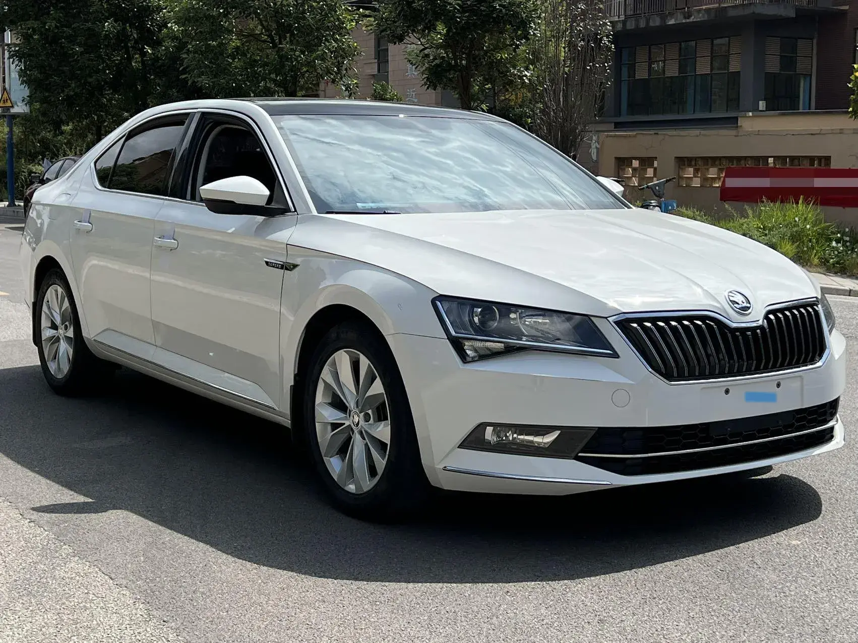 2018 SKODA SUPERB thumbnail 3