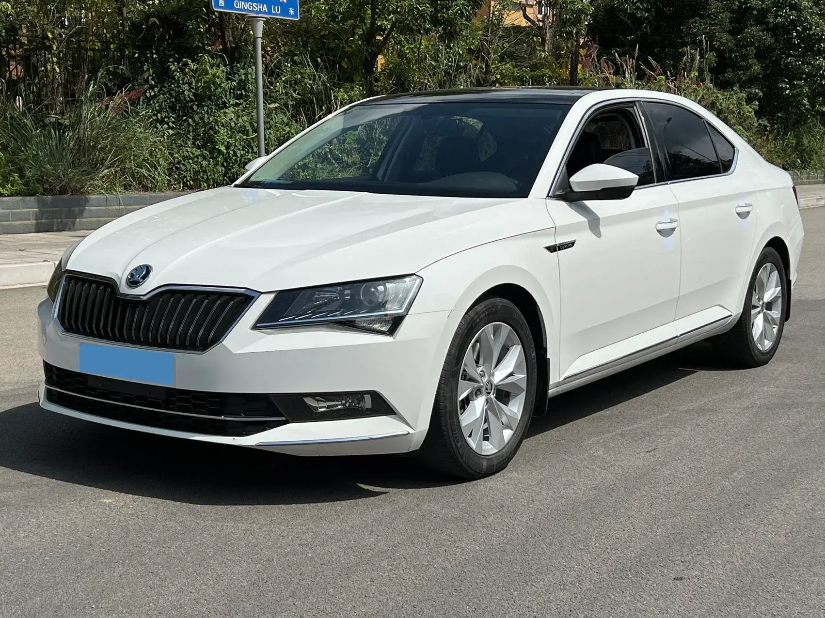 2018 SKODA SUPERB view 1