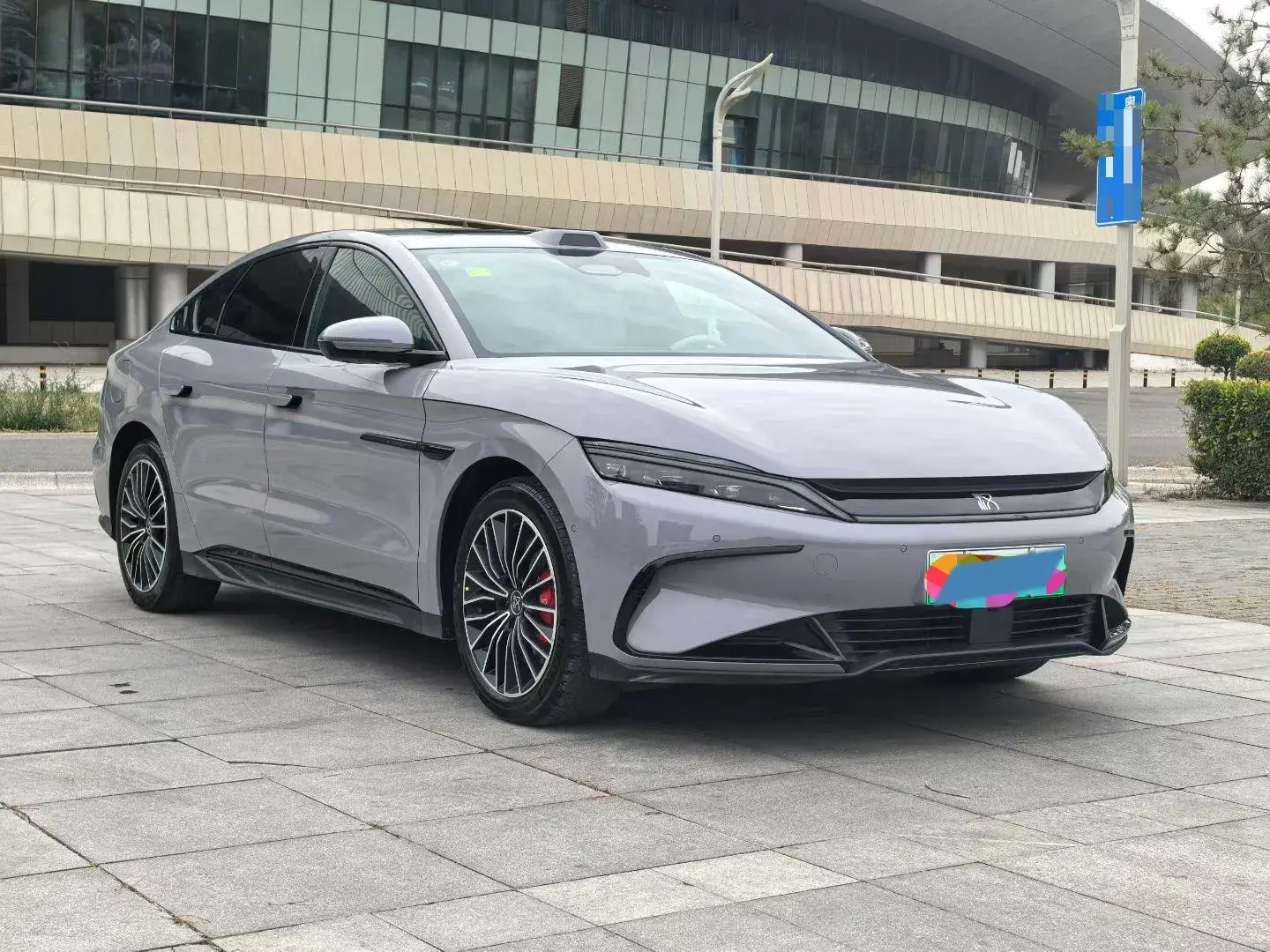 2025 BYD HAN thumbnail 3