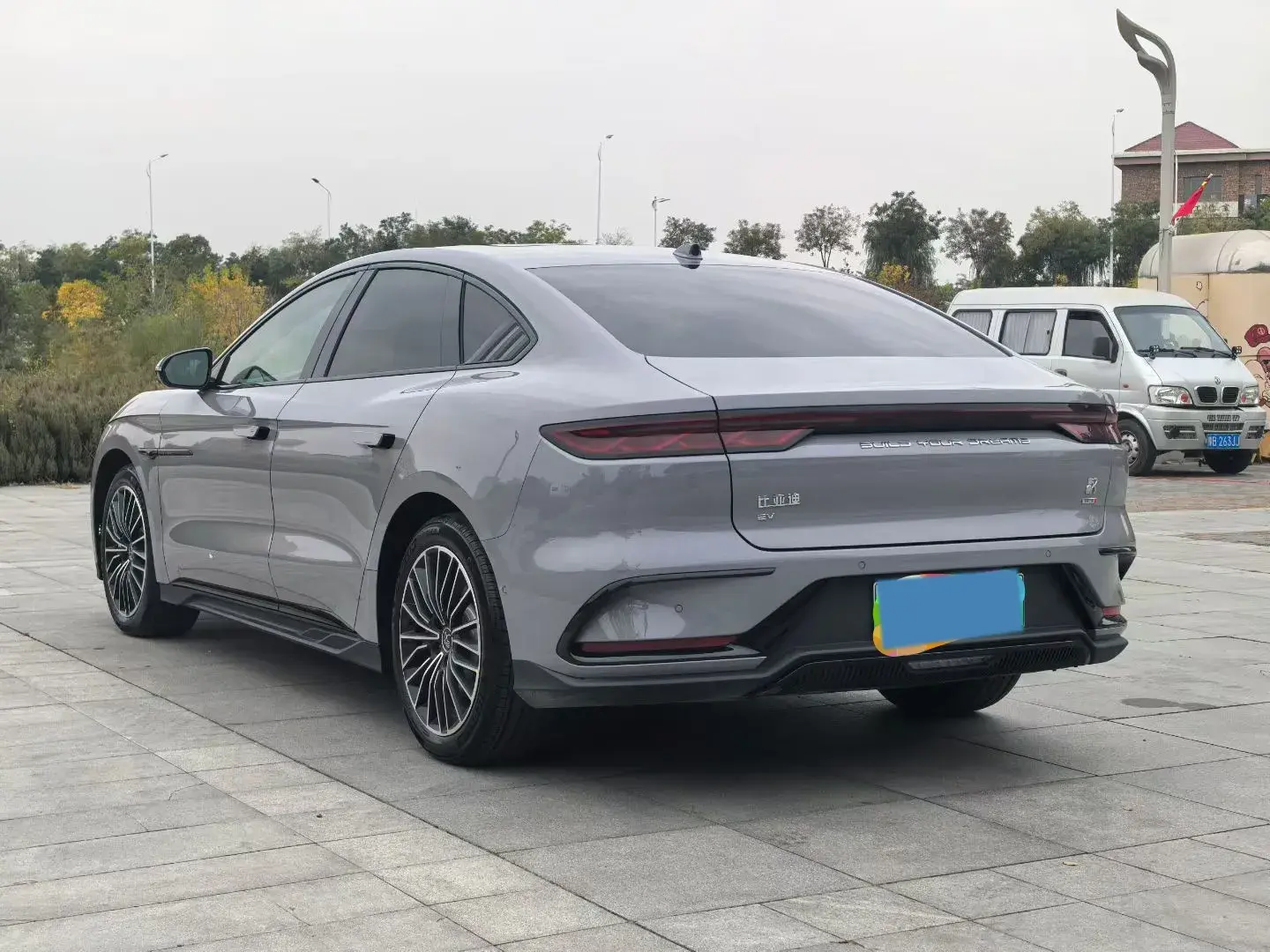 2025 BYD HAN thumbnail 4