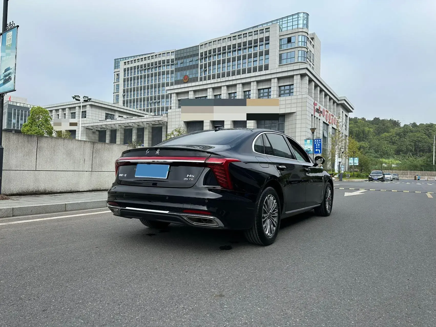 2025 HONGQI H5 thumbnail 4