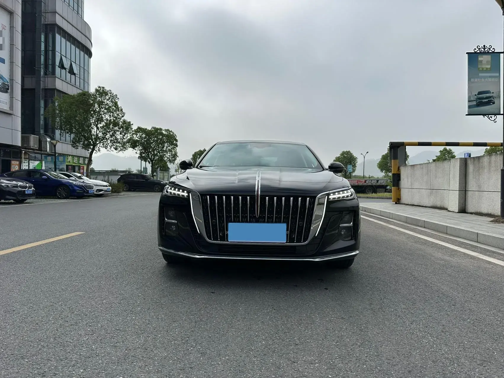 2025 HONGQI H5 thumbnail 2
