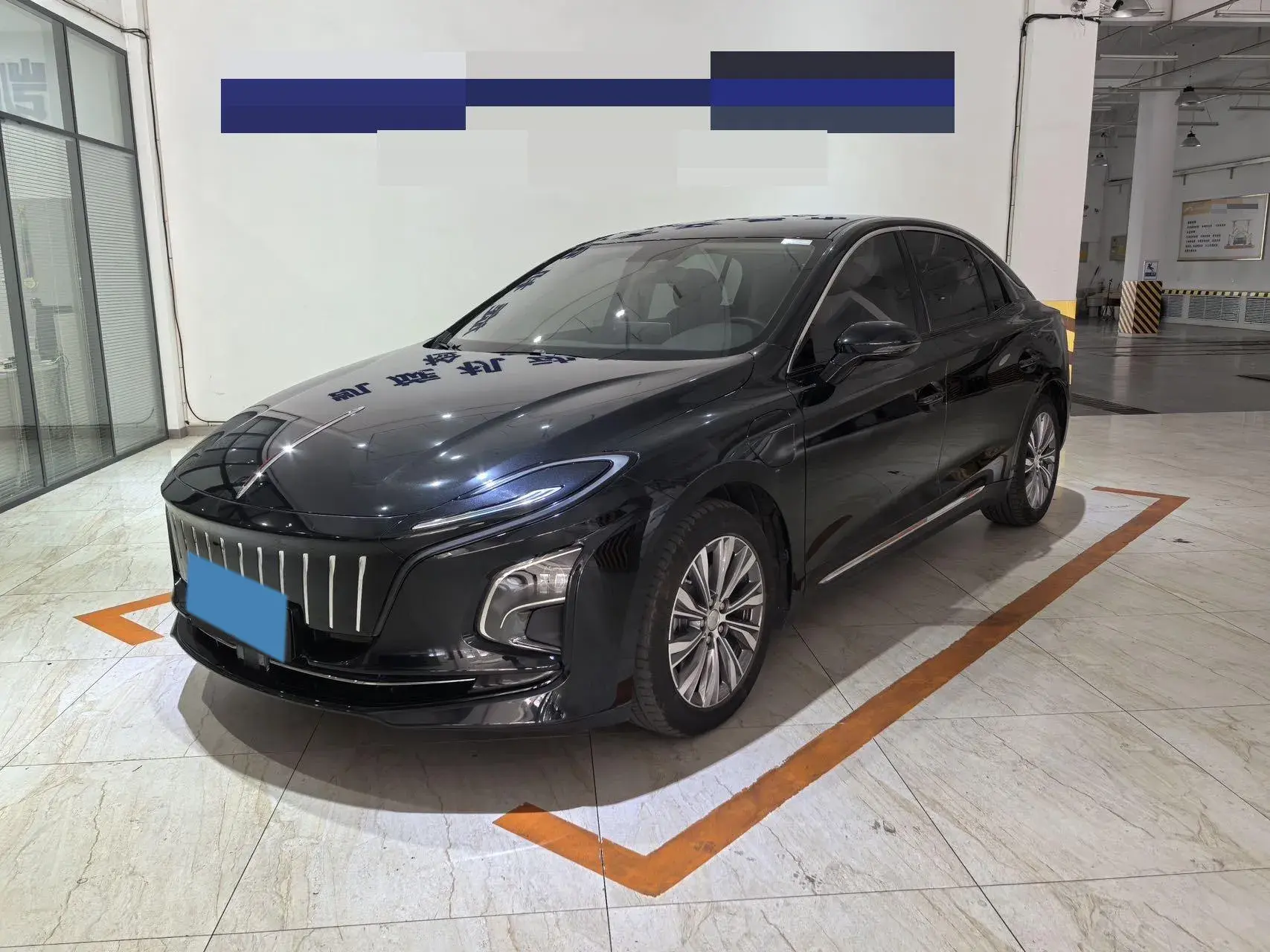2022 HONGQI E-QM5 view 1
