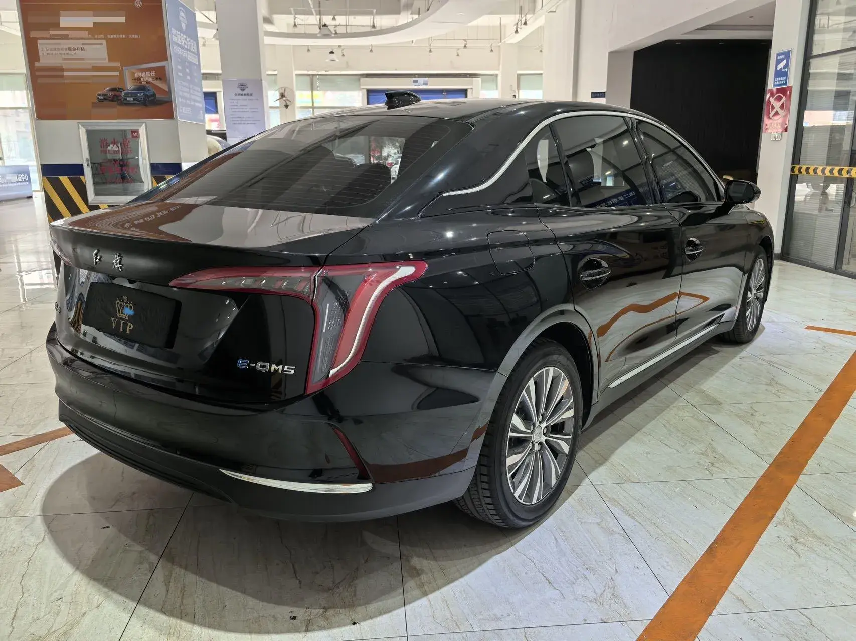 2022 HONGQI E-QM5 thumbnail 4