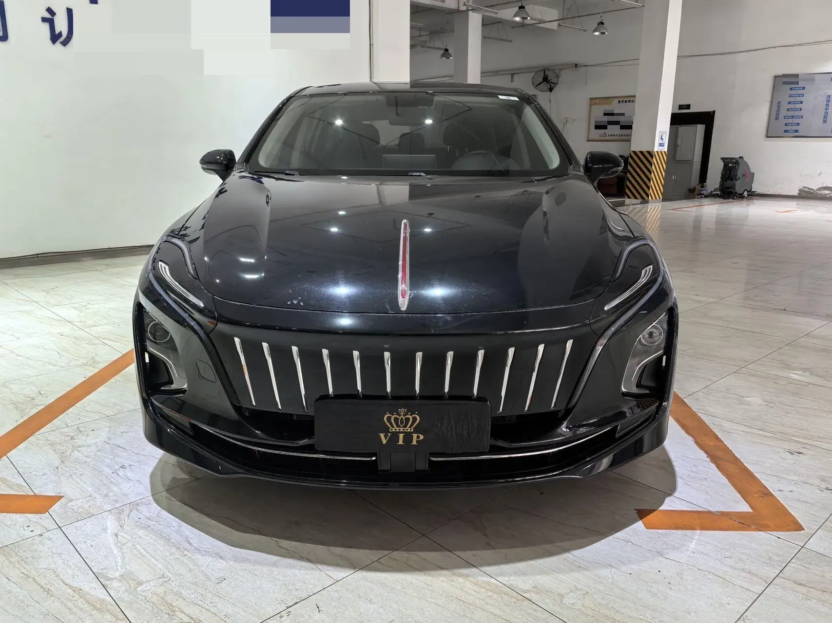 2022 HONGQI E-QM5 thumbnail 2