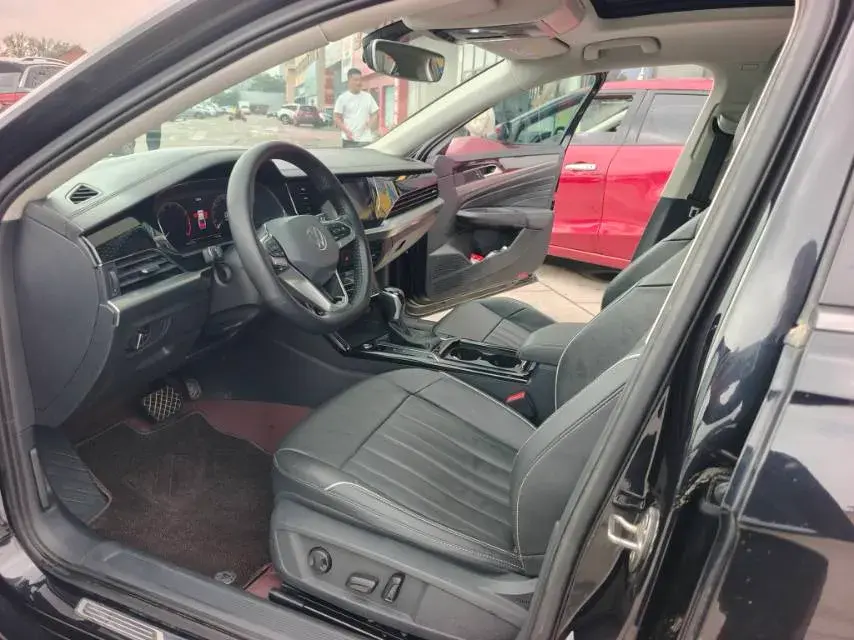 2021 VOLKSWAGEN PASSAT thumbnail 3