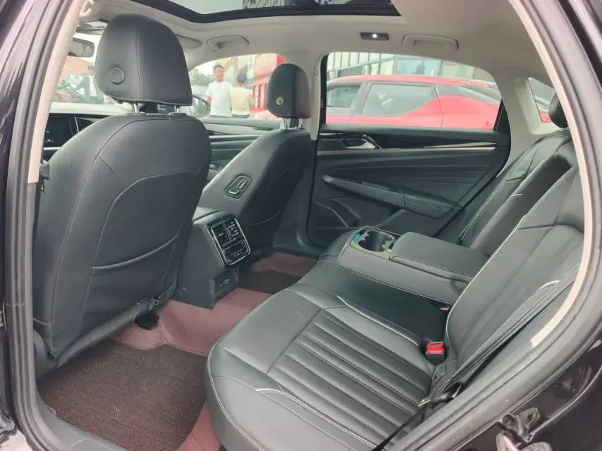 2021 VOLKSWAGEN PASSAT thumbnail 4