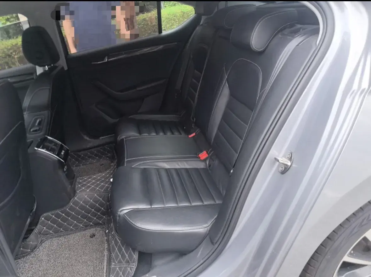 2018 SKODA SUPERB thumbnail 3