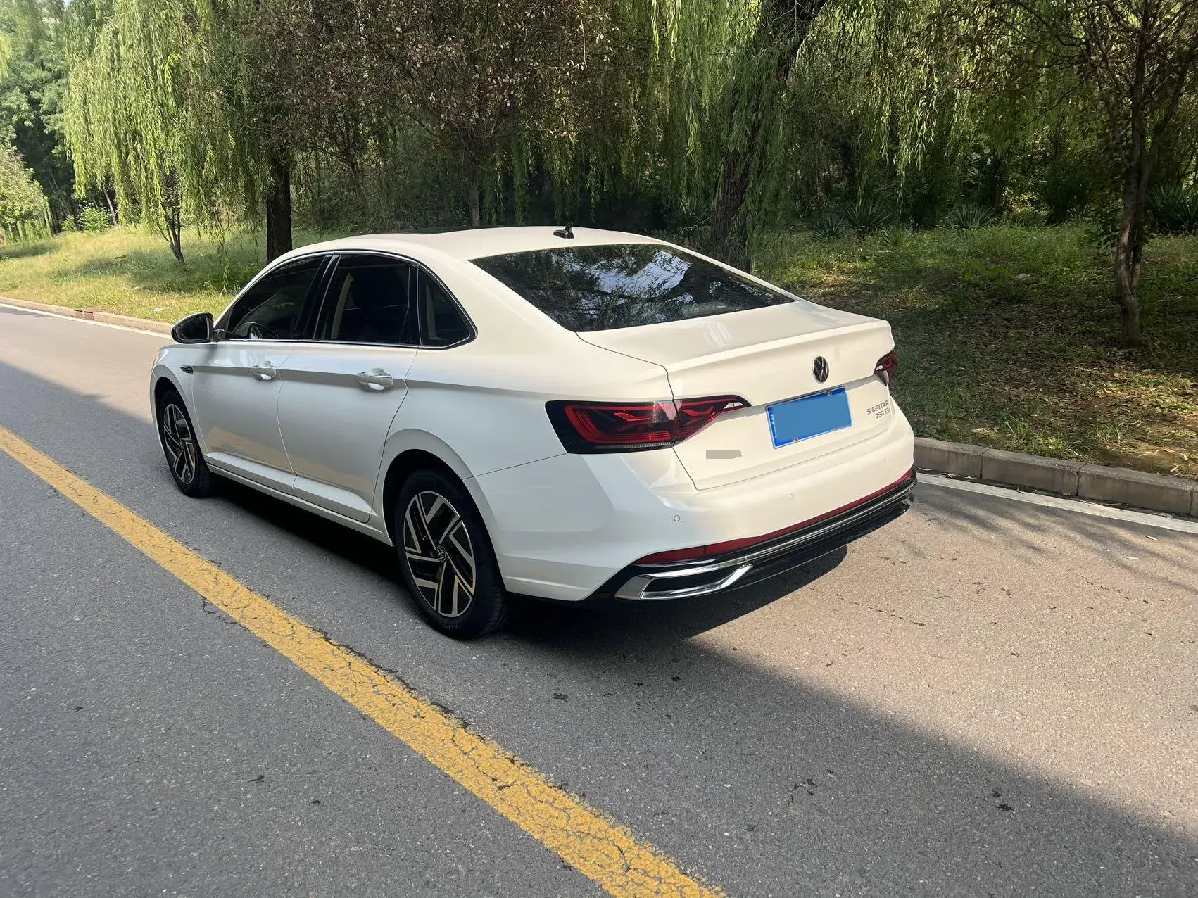 2021 VOLKSWAGEN SAGITAR thumbnail 3