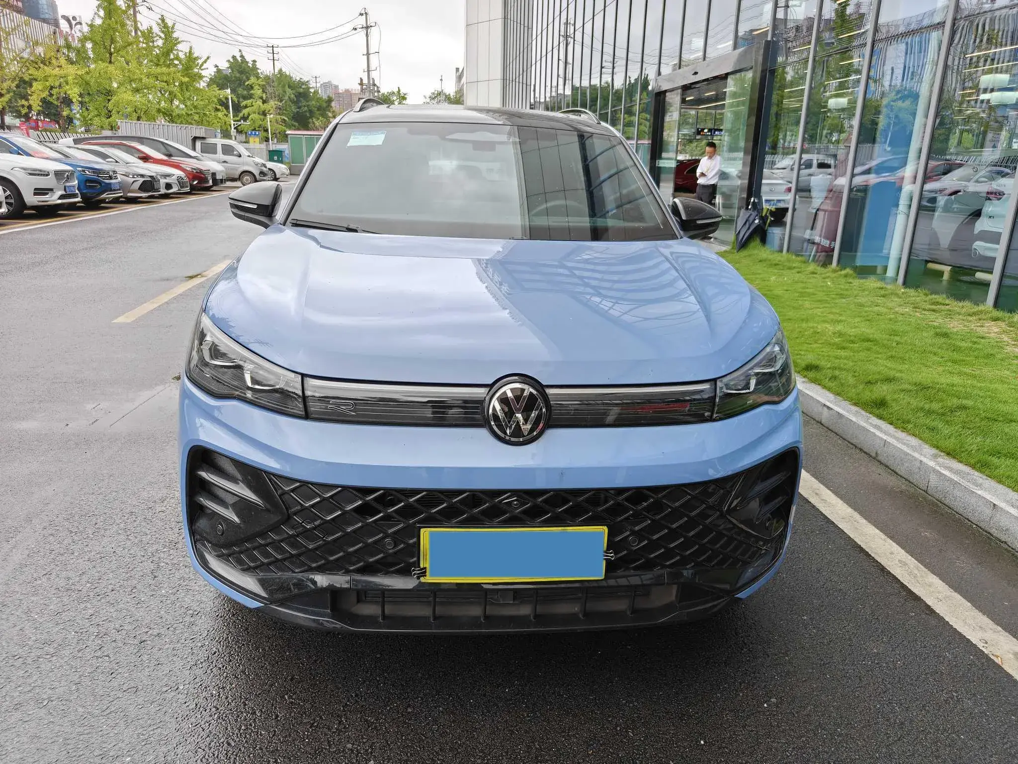 2024 VOLKSWAGEN TIGUAN thumbnail 2