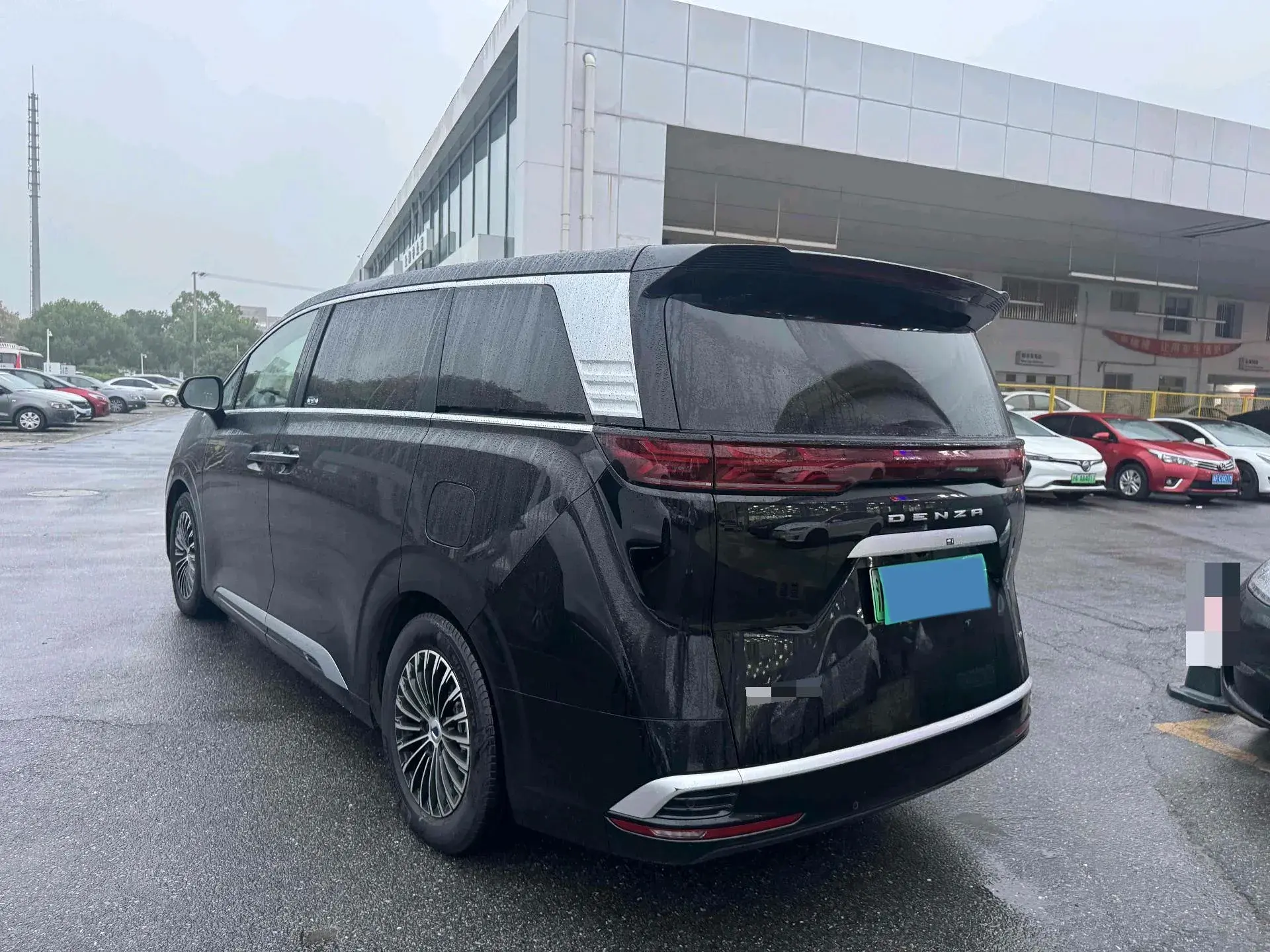 2022 DENZA D9 thumbnail 4