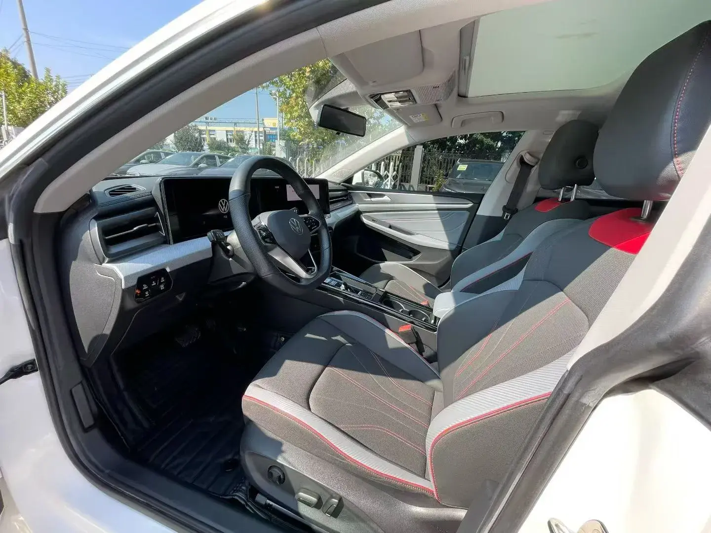 2023 VOLKSWAGEN LAMANDO thumbnail 4