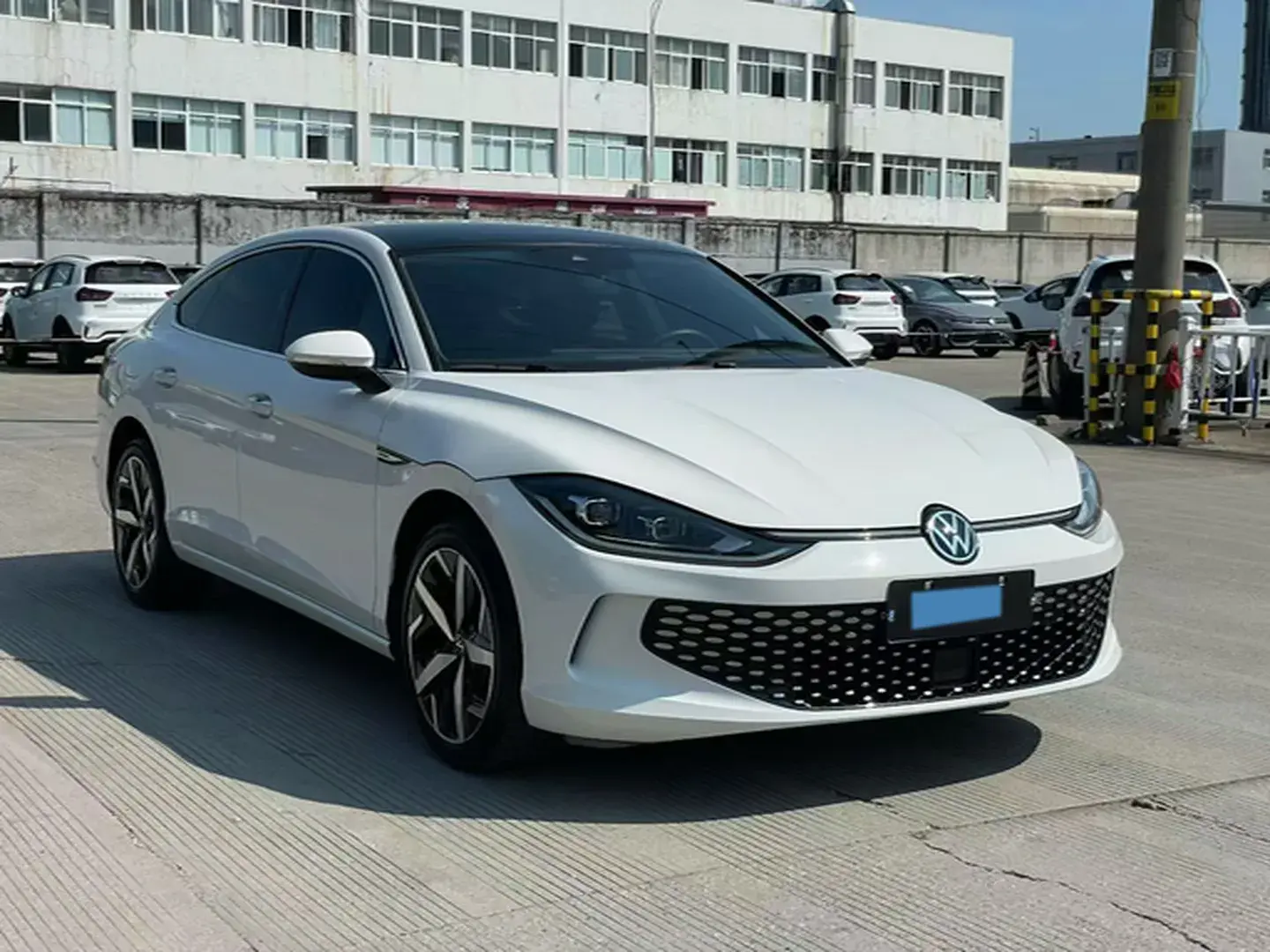 2023 VOLKSWAGEN LAMANDO thumbnail 3