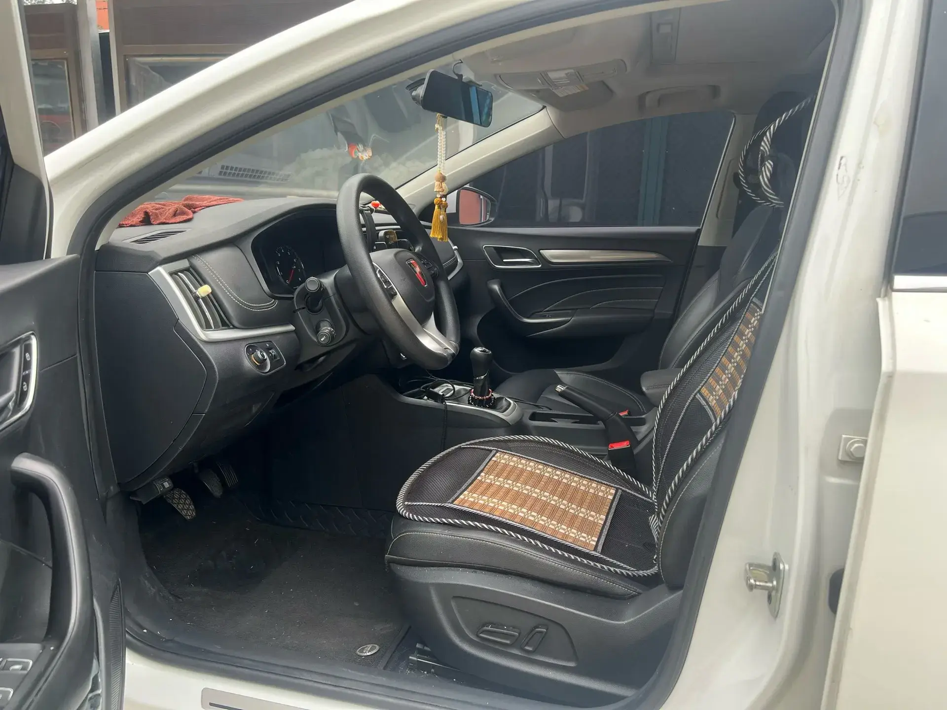 2020 ROEWE I6 thumbnail 4