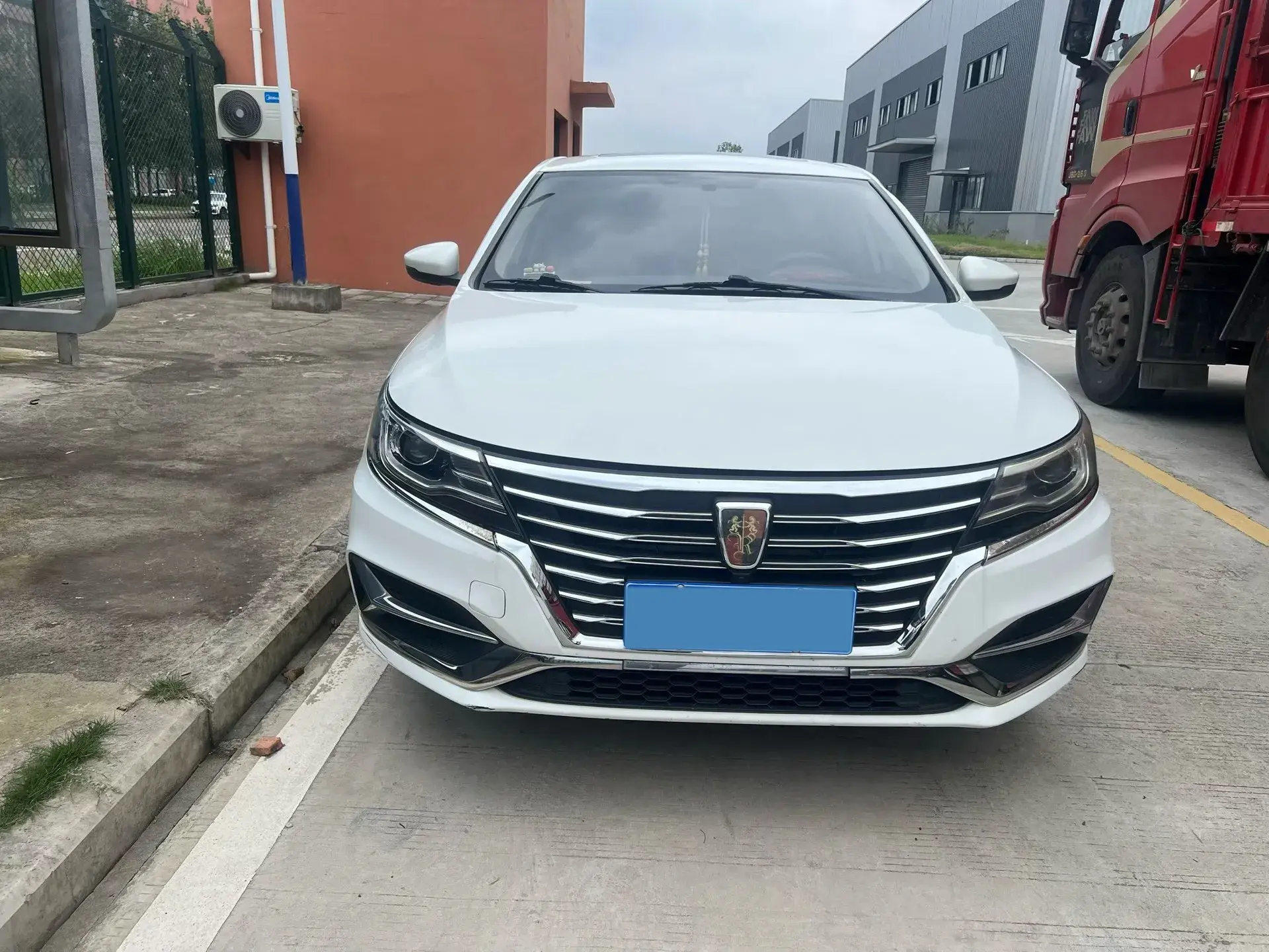 2020 ROEWE I6 thumbnail 2