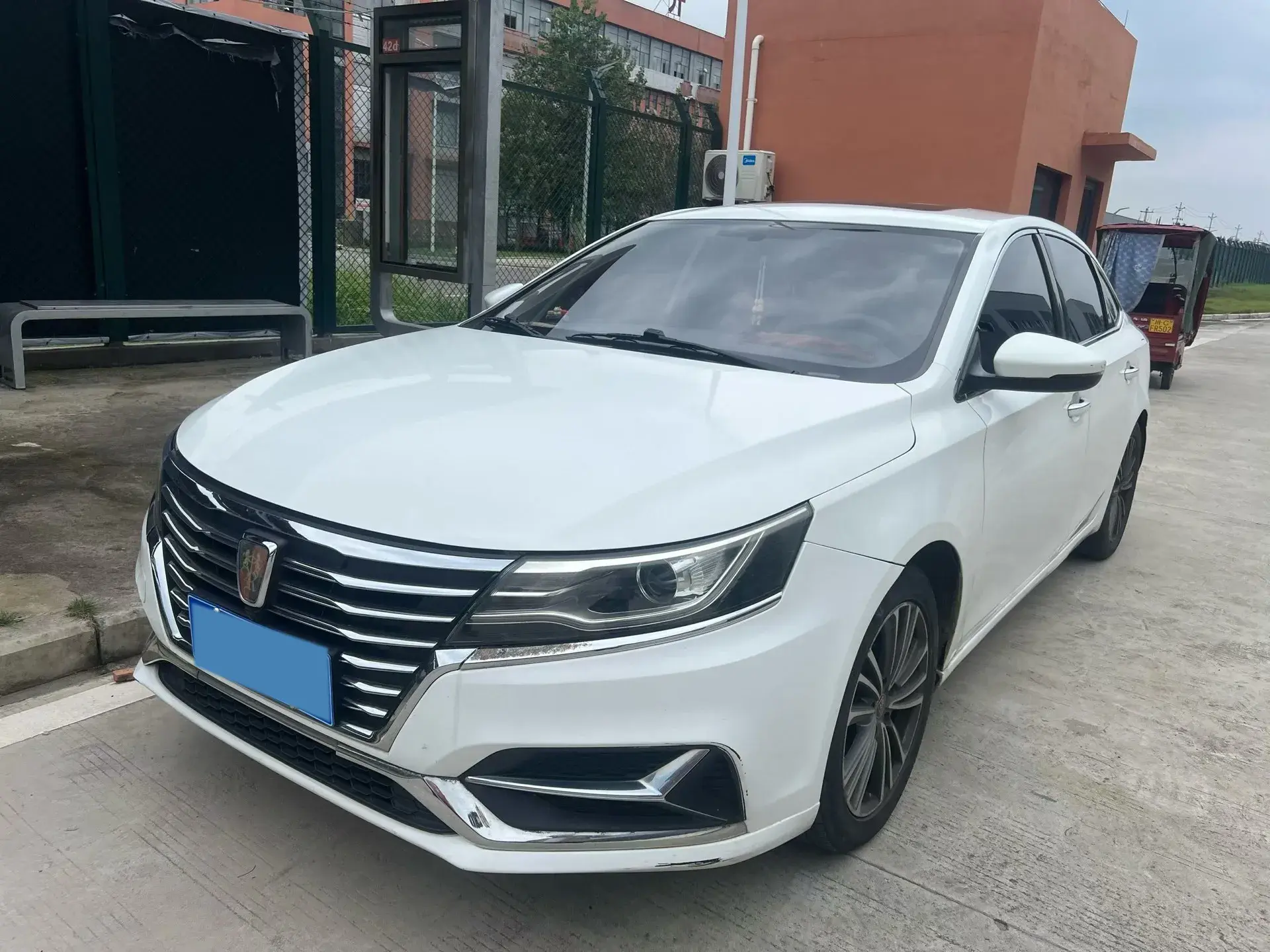 2020 ROEWE I6 view 1
