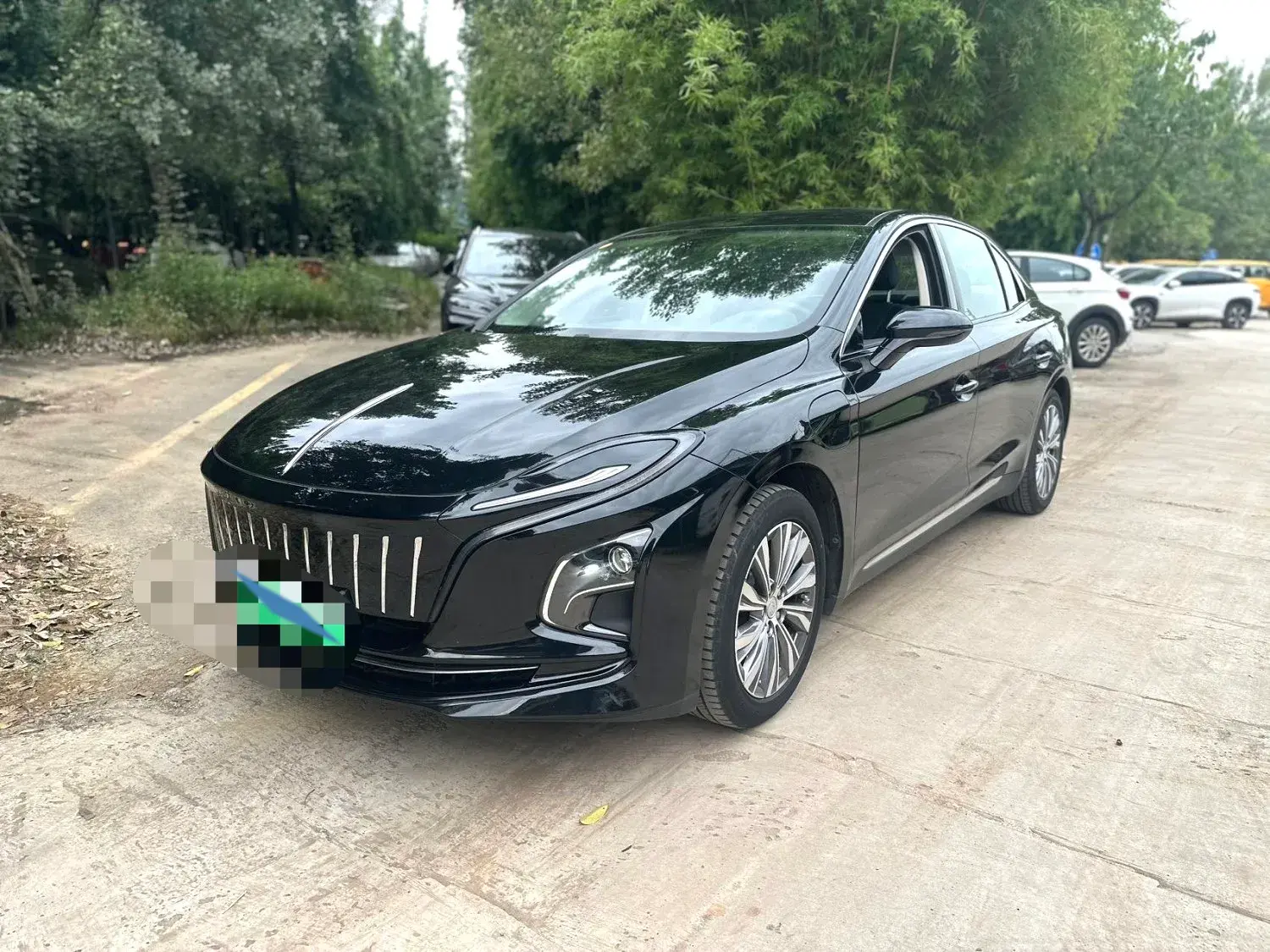2022 HONGQI E-QM5 view 1