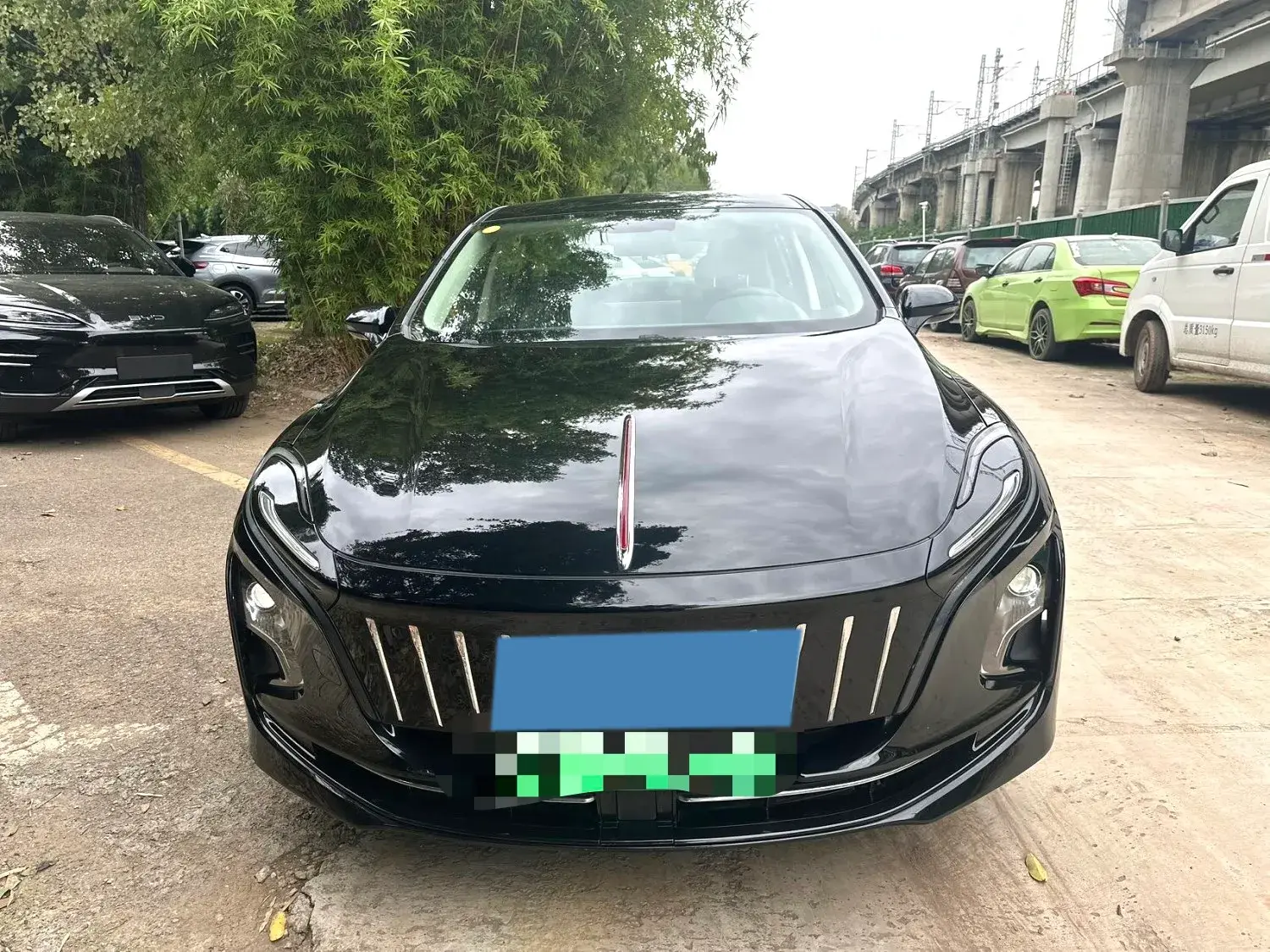 2022 HONGQI E-QM5 thumbnail 2