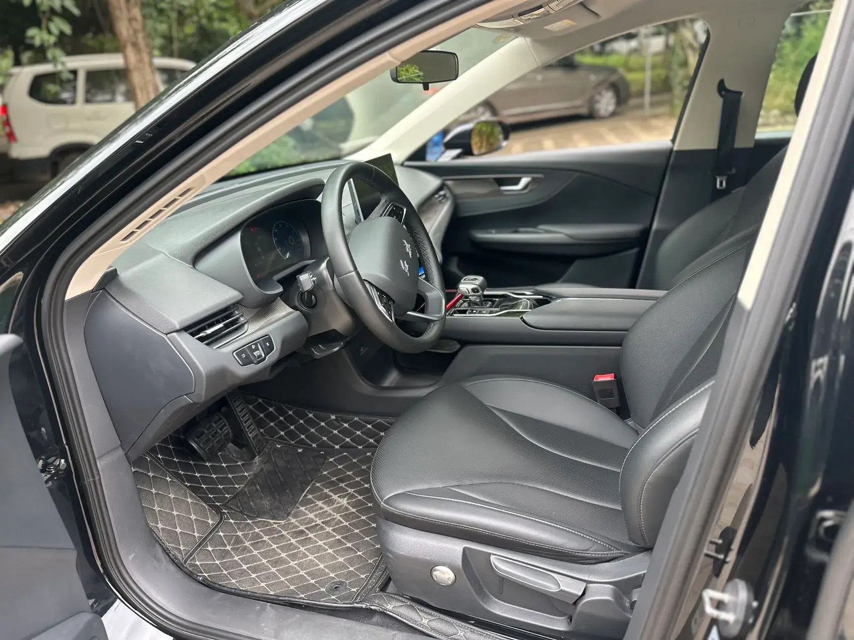 2022 HONGQI E-QM5 thumbnail 3