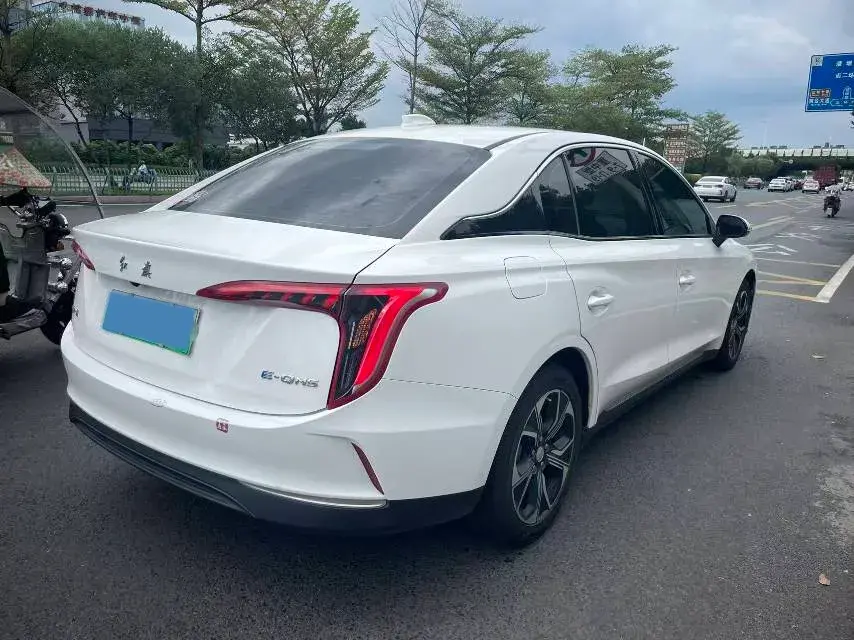 2023 HONGQI E-QM5 thumbnail 2