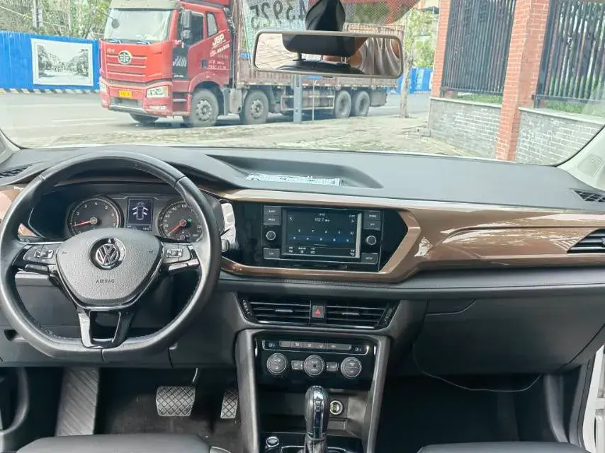 2019 VOLKSWAGEN THARU thumbnail 4