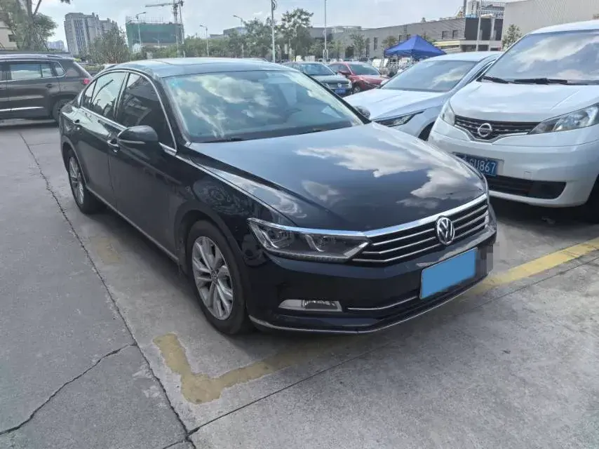 2018 VOLKSWAGEN MAGOTAN thumbnail 3