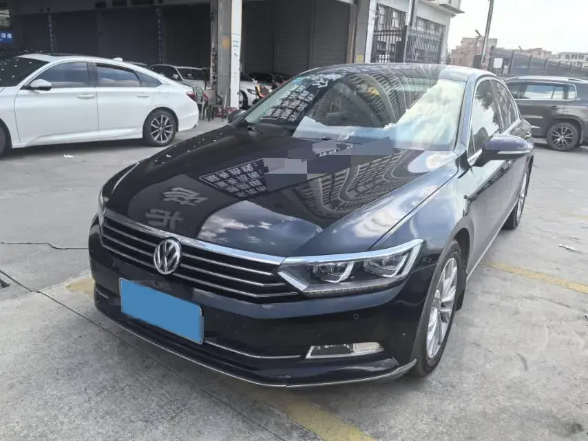 2018 VOLKSWAGEN MAGOTAN view 1