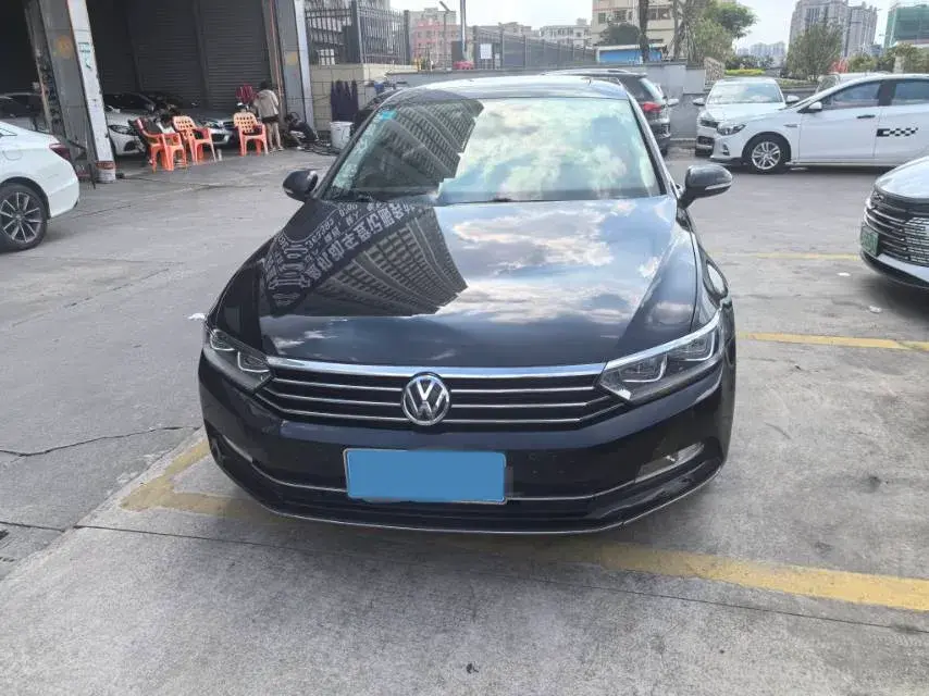 2018 VOLKSWAGEN MAGOTAN thumbnail 2