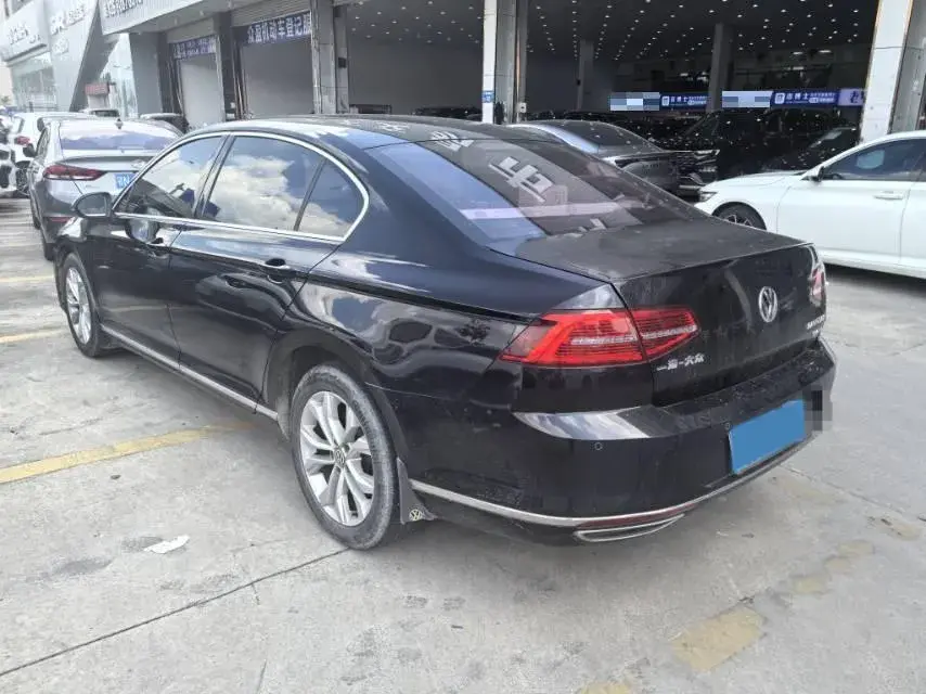 2018 VOLKSWAGEN MAGOTAN thumbnail 4